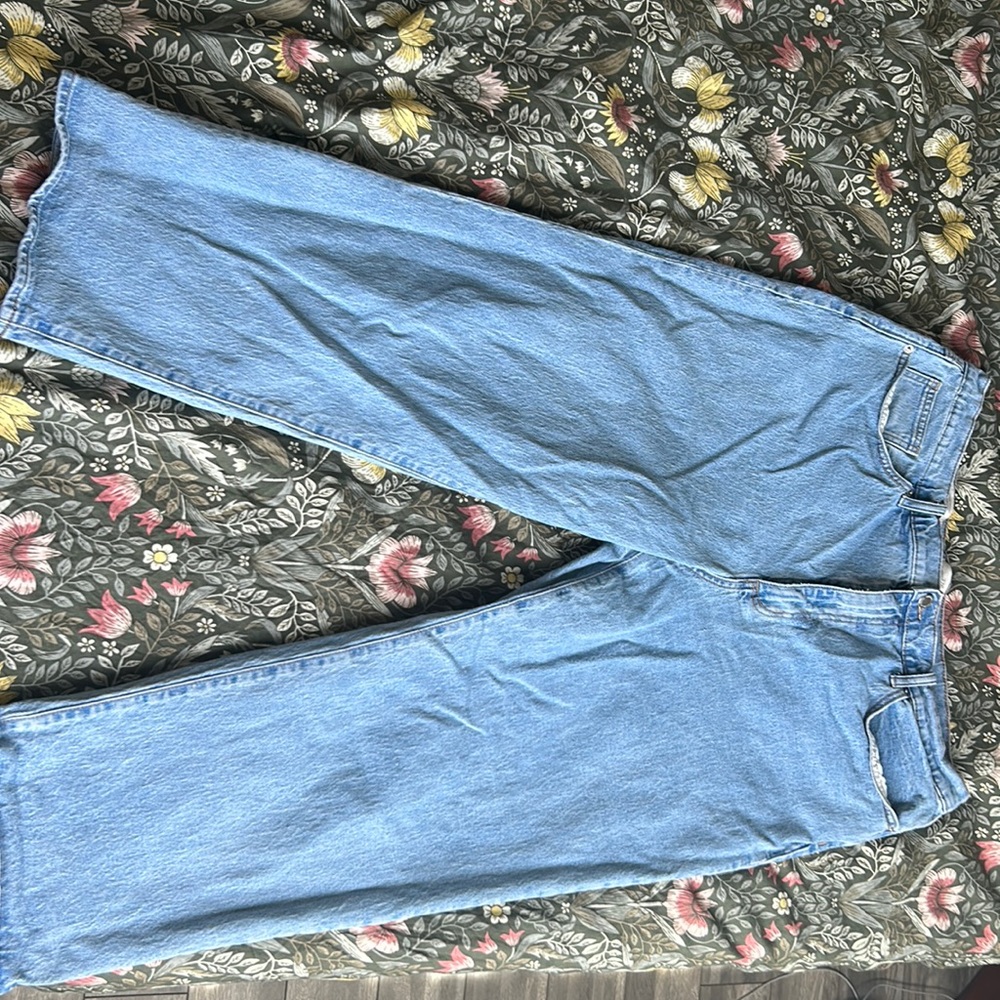 Universal Threads Size 18 Light Wash Jean, great condition